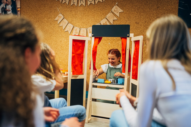 Puppentheater im Indoor-Spieleraum von Kirchleitn beim Weihnachtsurlaub in Kärnten